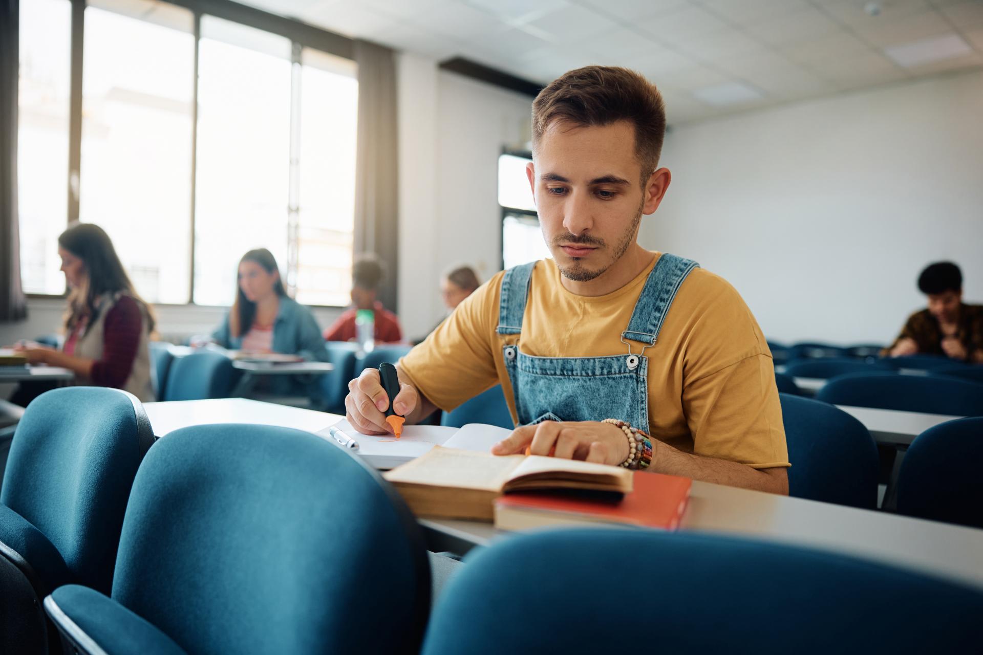 Etudiant en cours de BTS MCO