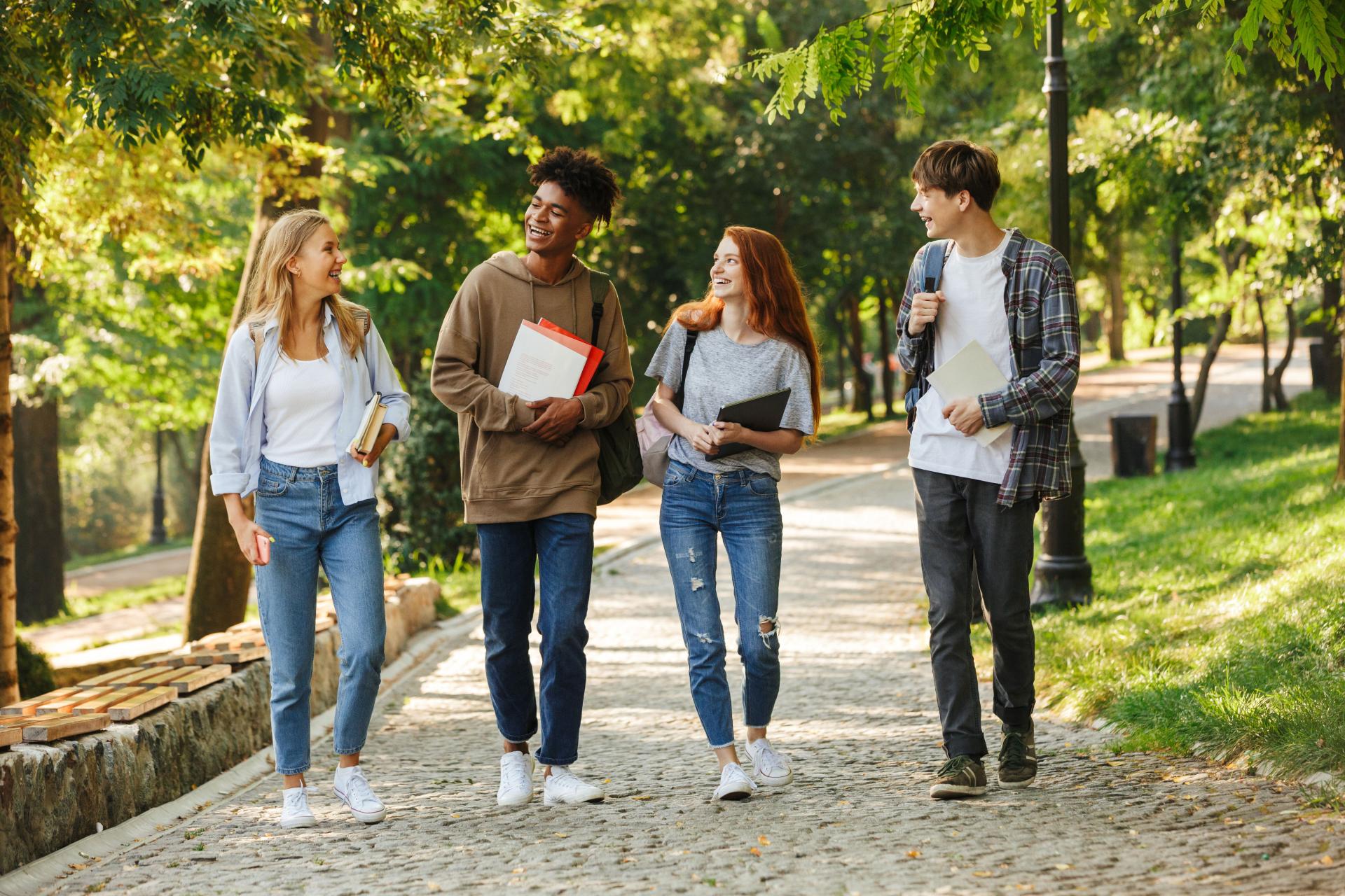 Etudiants qui se baladent